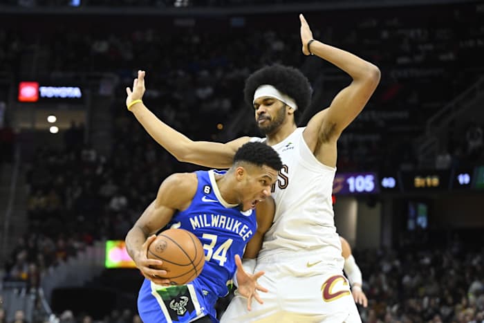 Milwaukee Bucks forward Giannis Antetokounmpo (34) drives against Cleveland Cavaliers center Jarrett Allen (31)